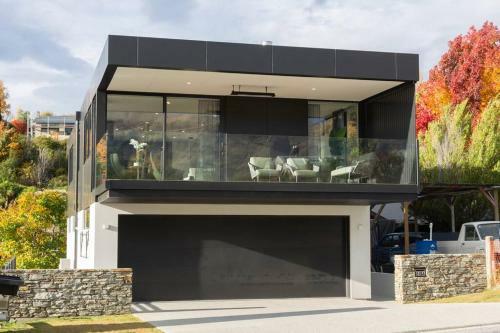 Luxury Wanaka Villa- Stunning Views-walk To Town