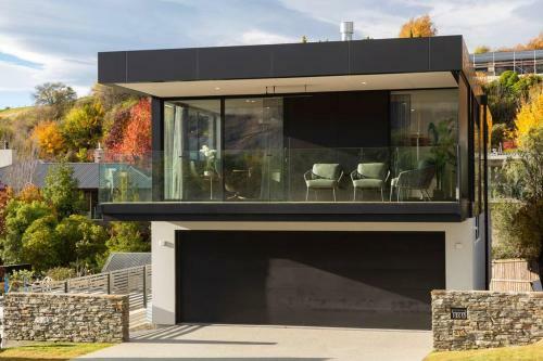 Luxury Wanaka Villa- Stunning Views-walk To Town