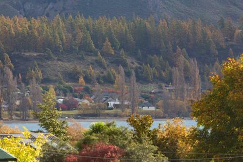 Luxury Wanaka Villa- Stunning Views-walk To Town