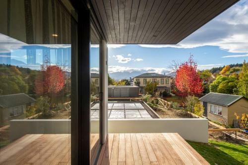 Luxury Wanaka Villa- Stunning Views-walk To Town