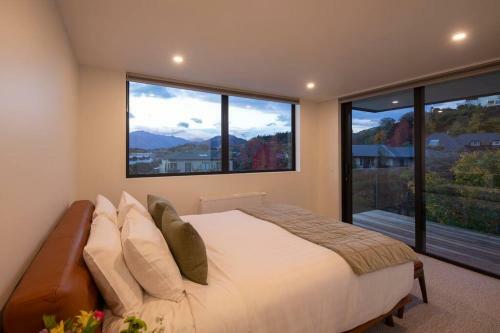 Luxury Wanaka Villa- Stunning Views-walk To Town