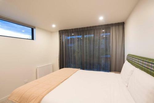 Luxury Wanaka Villa- Stunning Views-walk To Town