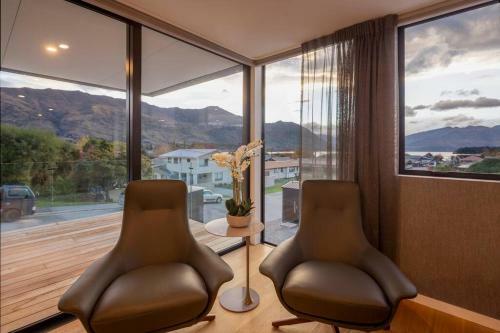 Luxury Wanaka Villa- Stunning Views-walk To Town