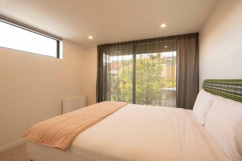 Luxury Wanaka Villa- Stunning Views-walk To Town
