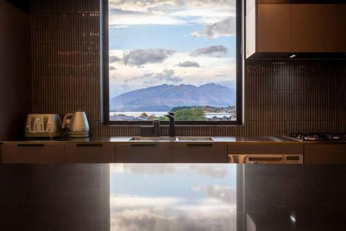 Luxury Wanaka Villa- Stunning Views-walk To Town