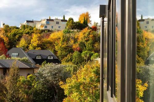 Luxury Wanaka Villa- Stunning Views-walk To Town