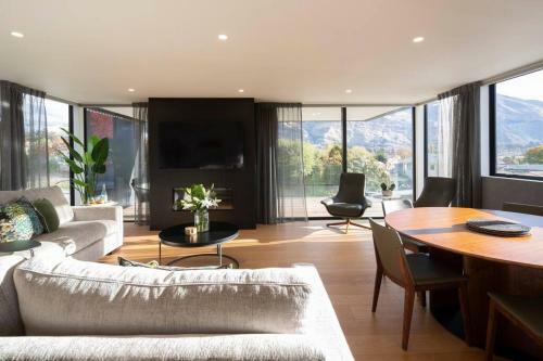 Luxury Wanaka Villa- Stunning Views-walk To Town