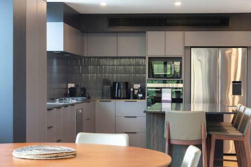 Luxury Wanaka Villa- Stunning Views-walk To Town