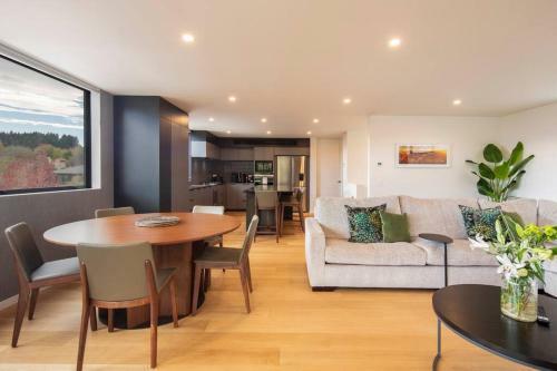 Luxury Wanaka Villa- Stunning Views-walk To Town