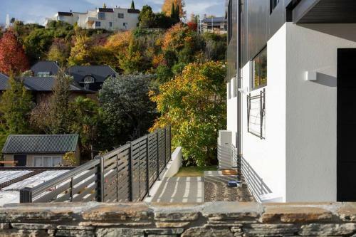 Luxury Wanaka Villa- Stunning Views-walk To Town