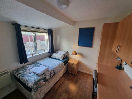 4 Bed 2 Bathroom House With Garden And Parking