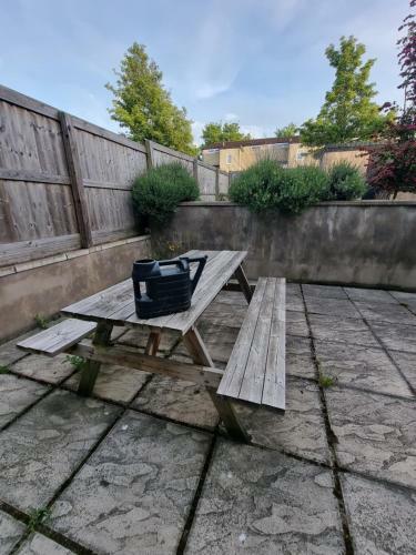 4 Bed 2 Bathroom House With Garden And Parking