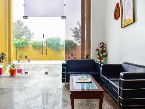 Oyo 28737 Hotel Mayur