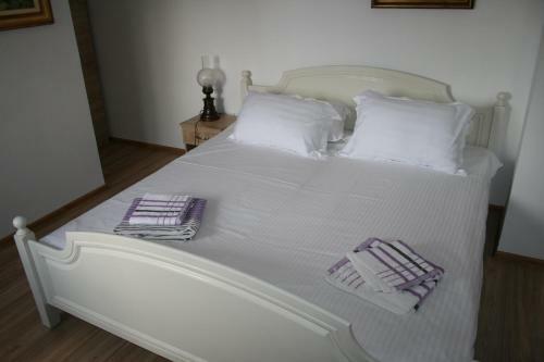 Hostal Colev Rooms
