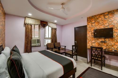 Collection O 50306 Hotel Silver Oak Green Garden Rd