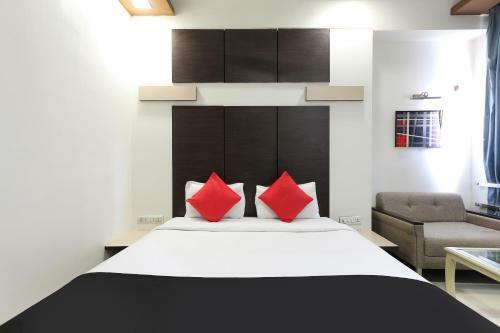 Capital O 62303 Hotel Apna Palace