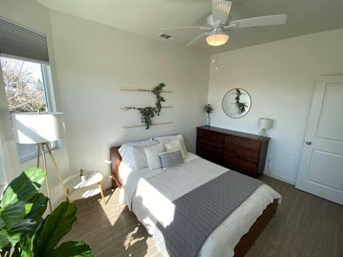 The Seaview Sunset - Walking Distance To The Beach