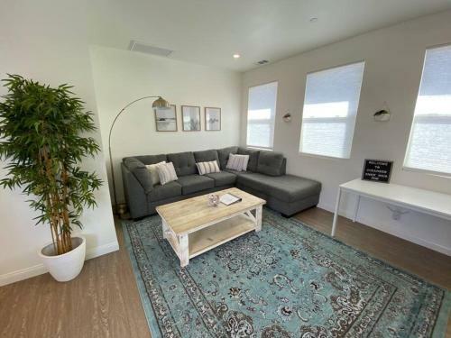 The Seaview Sunset - Walking Distance To The Beach