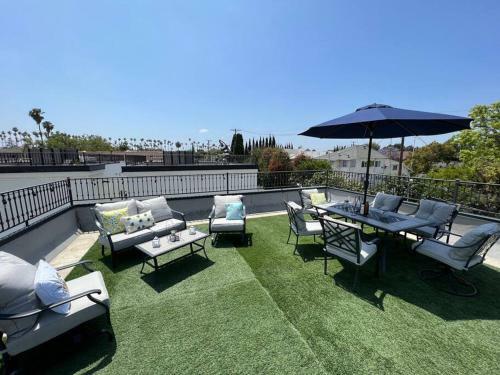Centrally Located La Designer Home W 360 Roof Deck