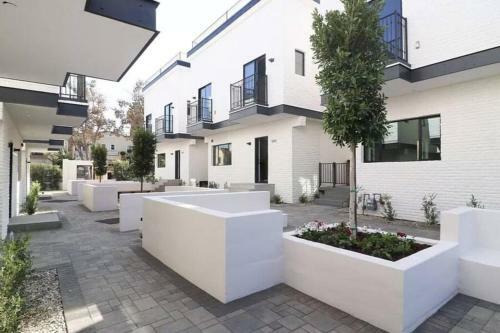 Centrally Located La Designer Home W 360 Roof Deck