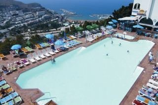 Apartamentos Colina Mar
