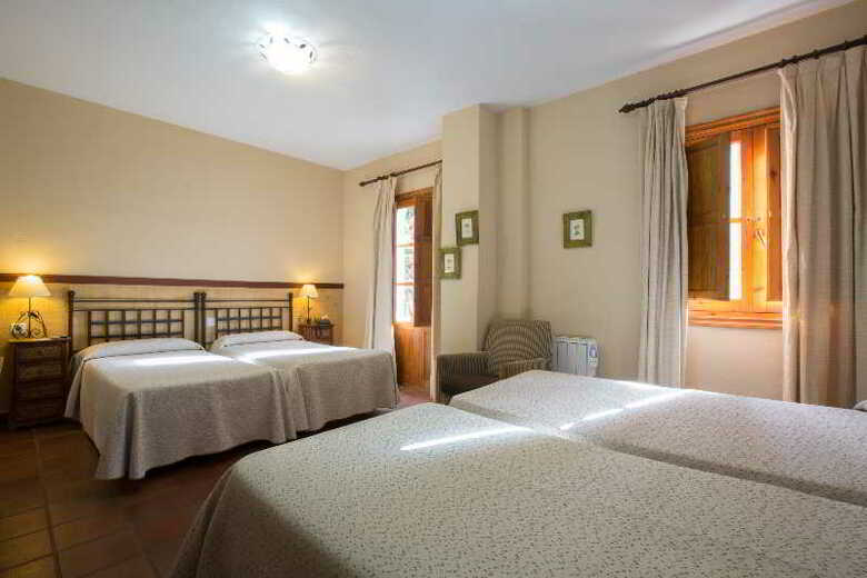 Hotel Humaina(.)