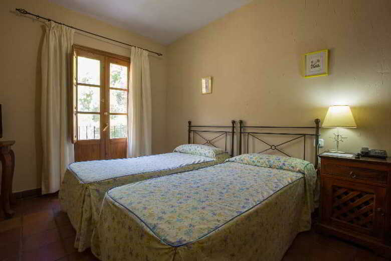 Hotel Humaina(.)