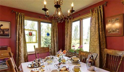 Clearview Station & Caboose B&B