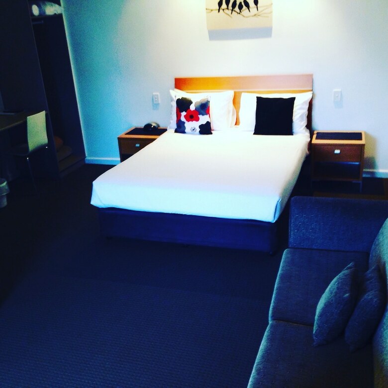Burkes Hotel Motel