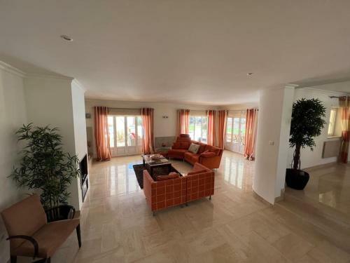 Luxurious And Spacious Villa With A Big Pool