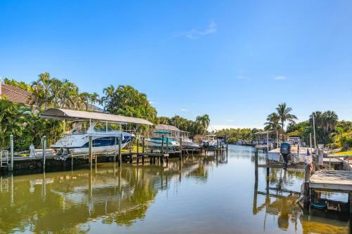 Private Pool Home Located Off Sarasota Bay Boat Dock Access Home
