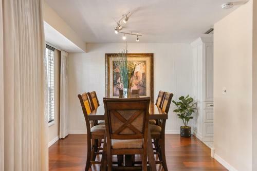 Private Pool Home Located Off Sarasota Bay Boat Dock Access Home