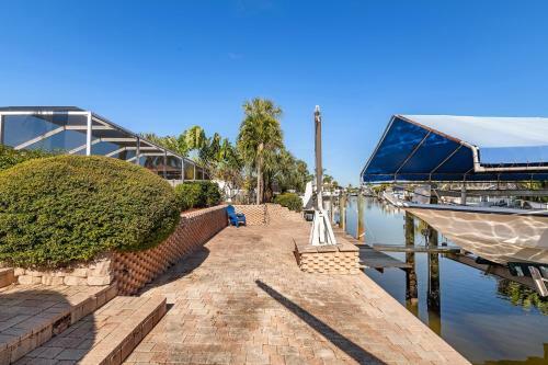 Private Pool Home Located Off Sarasota Bay Boat Dock Access Home