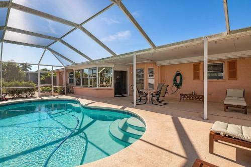Private Pool Home Located Off Sarasota Bay Boat Dock Access Home
