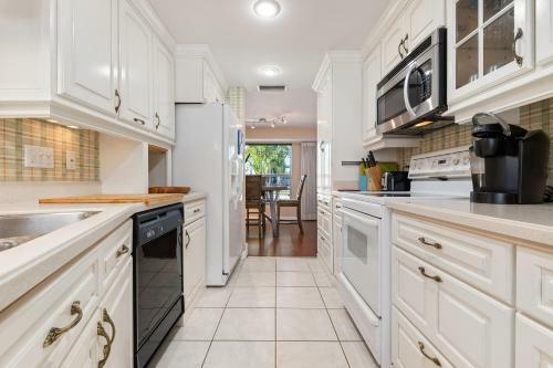 Private Pool Home Located Off Sarasota Bay Boat Dock Access Home