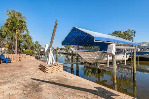 Private Pool Home Located Off Sarasota Bay Boat Dock Access Home