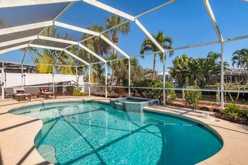 Private Pool Home Located Off Sarasota Bay Boat Dock Access Home