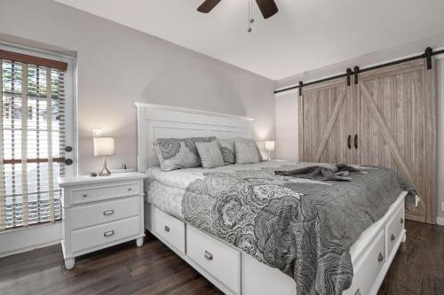 Fully Remodeled Pool Home Less Than 5 Miles To Beach Home