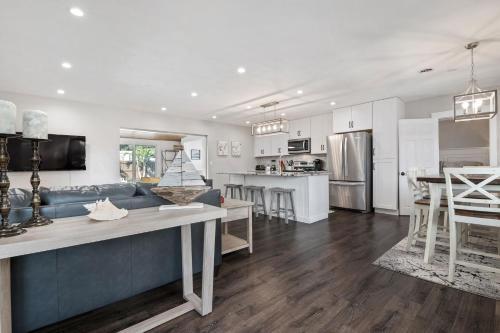 Fully Remodeled Pool Home Less Than 5 Miles To Beach Home