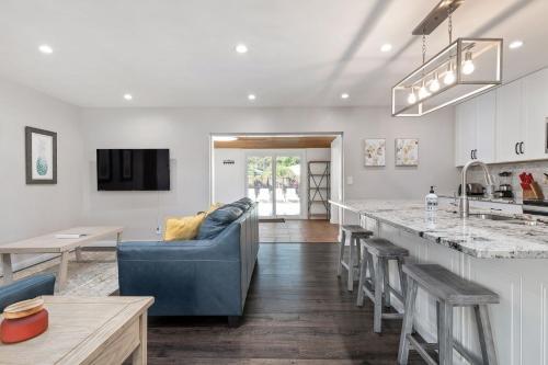 Fully Remodeled Pool Home Less Than 5 Miles To Beach Home