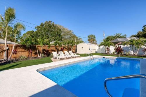 Fully Remodeled Pool Home Less Than 5 Miles To Beach Home