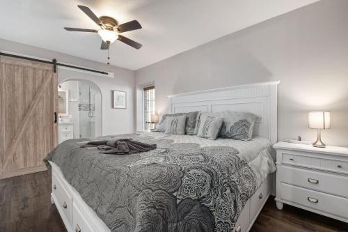 Fully Remodeled Pool Home Less Than 5 Miles To Beach Home