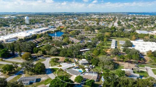 Fully Remodeled Pool Home Less Than 5 Miles To Beach Home