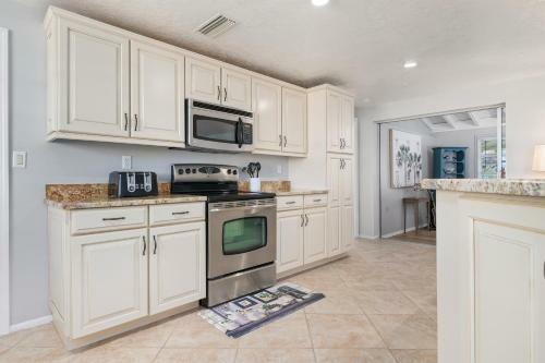 Sunshine On The River 3 Bedroom Waterfront Property Home