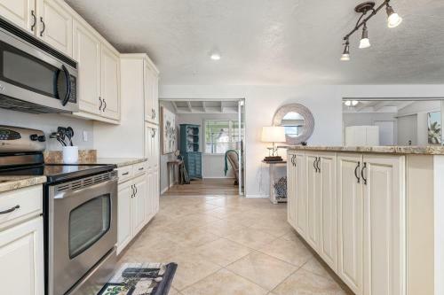 Sunshine On The River 3 Bedroom Waterfront Property Home