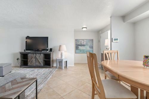 Sunshine On The River 3 Bedroom Waterfront Property Home