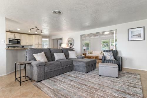 Sunshine On The River 3 Bedroom Waterfront Property Home
