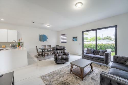 Villa Luxury Condo 4 Beautiful Bedroom Great Location!