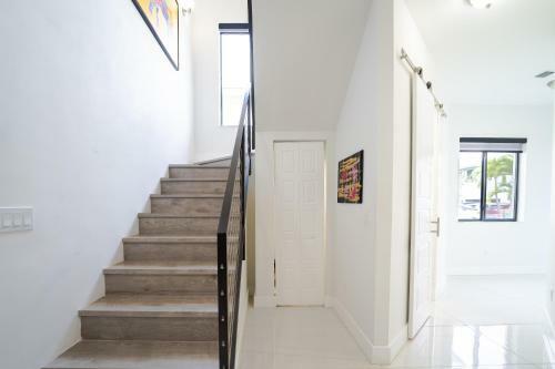 Villa Luxury Condo 4 Beautiful Bedroom Great Location!