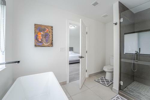 Villa Luxury Condo 4 Beautiful Bedroom Great Location!